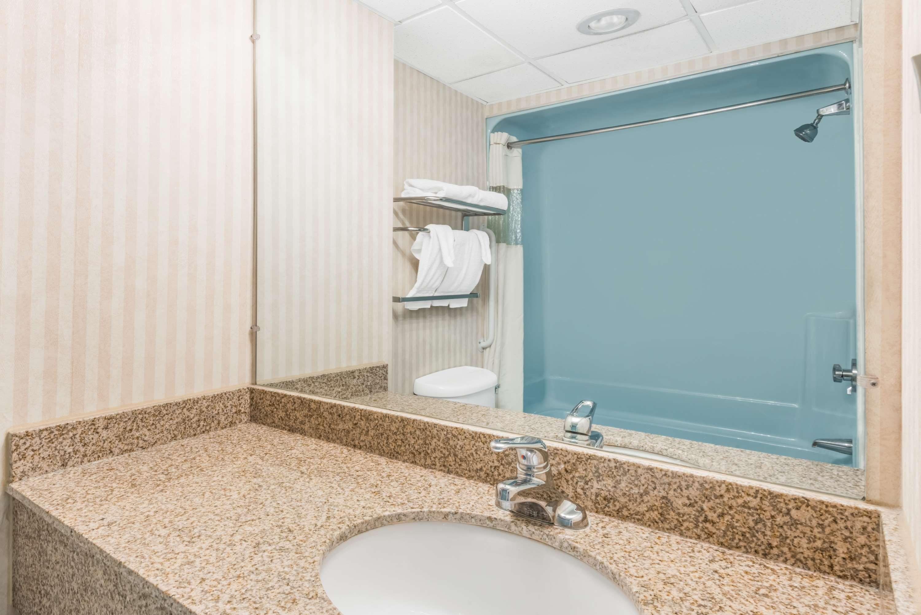 Howard Johnson By Wyndham Gillette Exterior foto